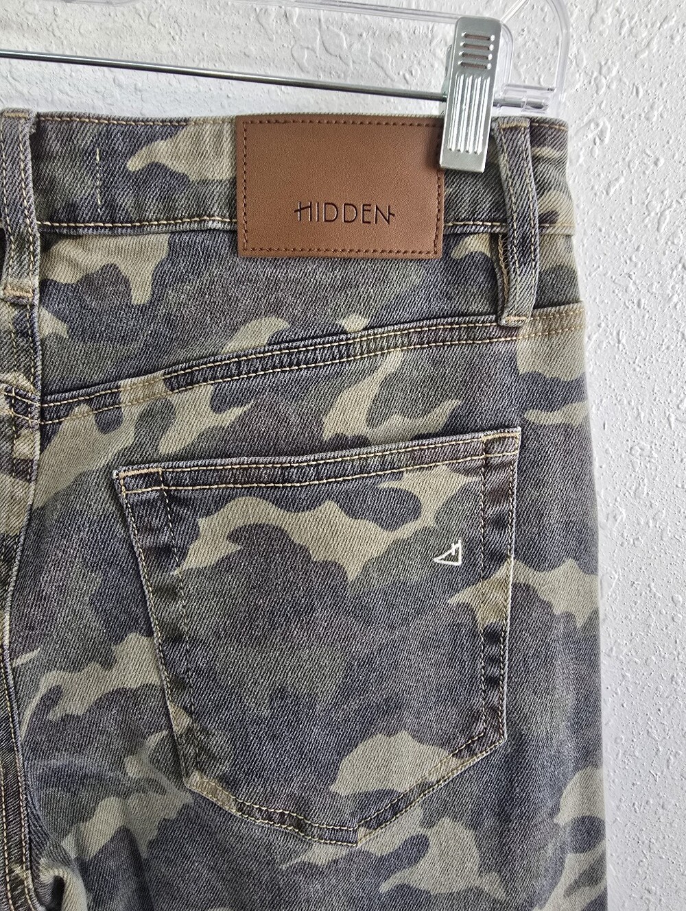 Hidden Premium Army Green Camo Wide Cargo Jeans Size 28 NWOT - Picture 9 of 11
